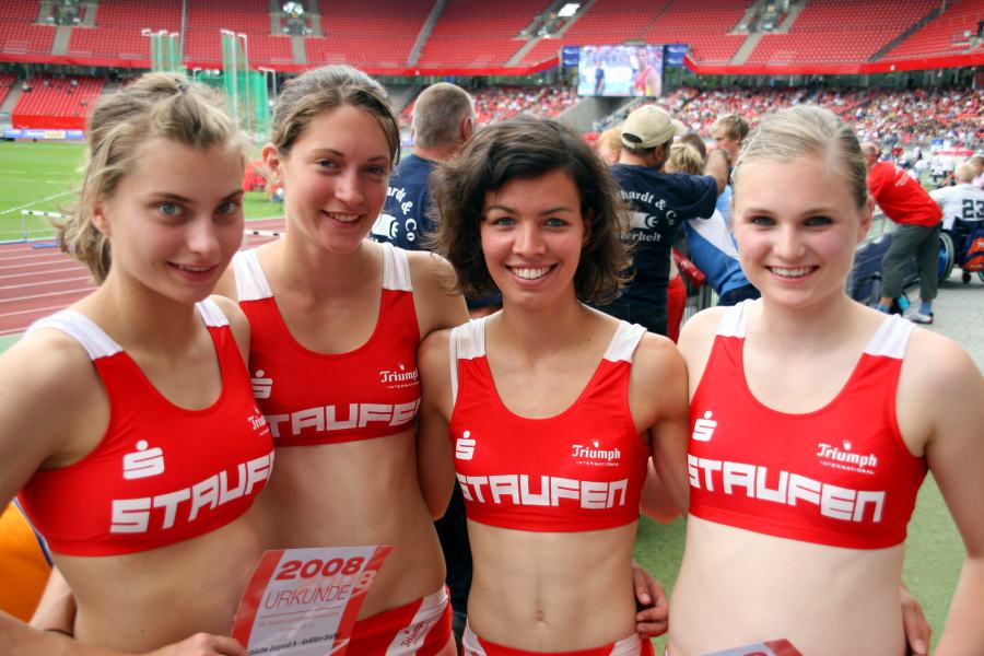 Deutsche Meisterschaften in Nürnberg " 4 x 400-Mädchen laufen Rekord.