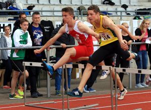 Jonas beim Hürdensprint