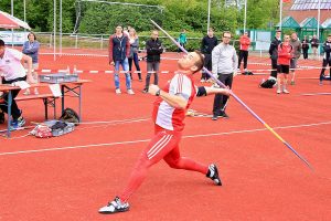 Sparkassenmeeting in Ellwangen: Lisa Maihöfer qualifiziert sich im Weitsprung und über 100m Hürden für die Deutschen Juniorenmeisterschaften