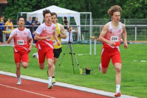 Schnelle 800-m-Männer der LG: Tri Dung Luu, Tim Niku und Luis Debler