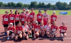 Gruppenbild der U12-Kinder im Stuttgarter Stadion