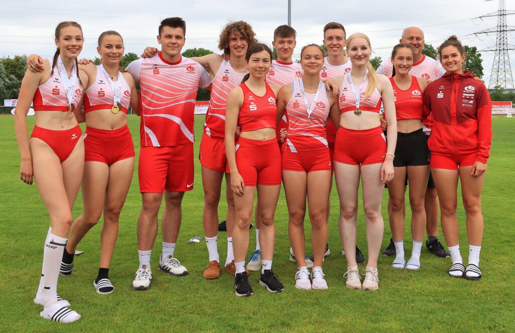 Foto mit den Leichtathleten der LG Staufen