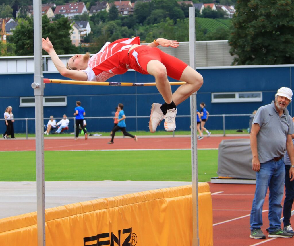 Jeremias beim Hochsprung