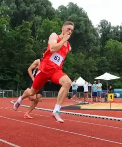 Tobias Schroth beim 200-m-Lauf