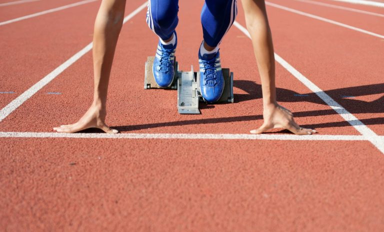 Leichtathlet beim 100-m-Start