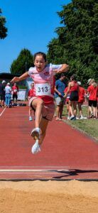 Juli Meissner mit Platz 4 im Weitsprung